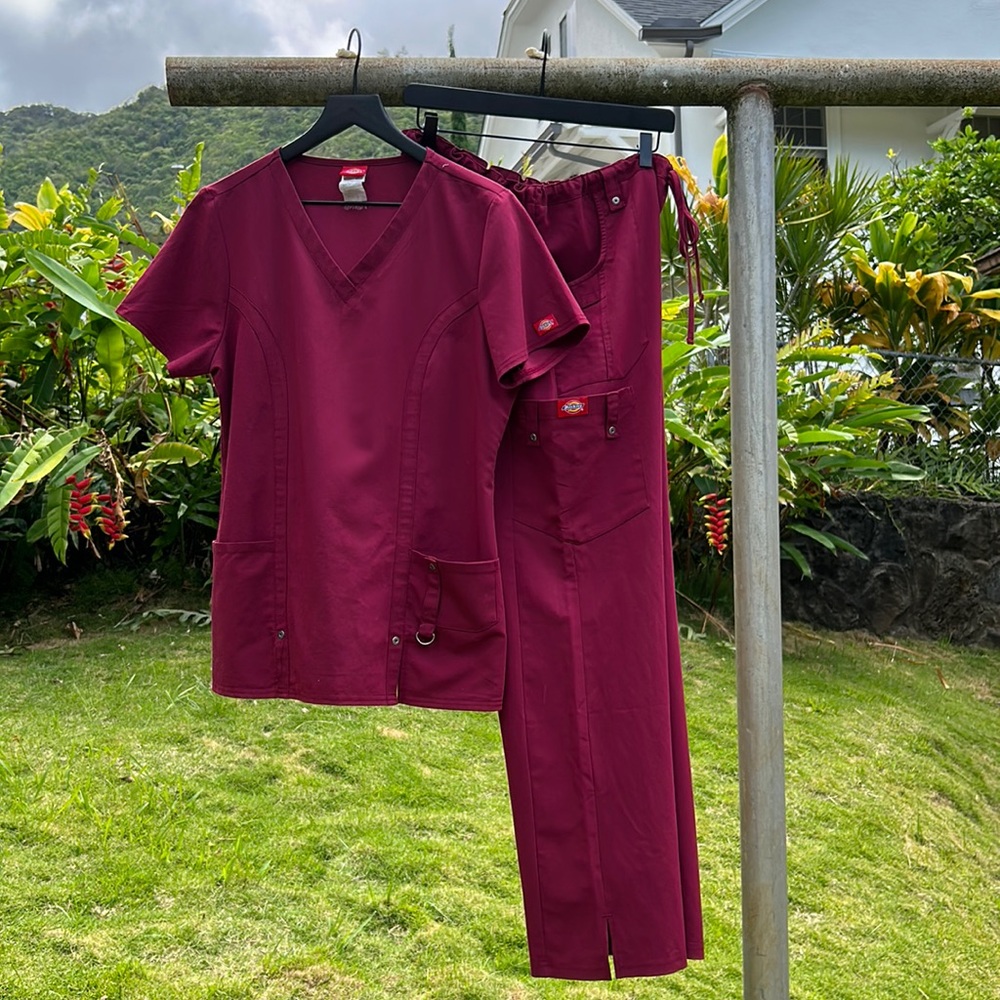 Dickies Scrub Set in Maroon (Size Medium)